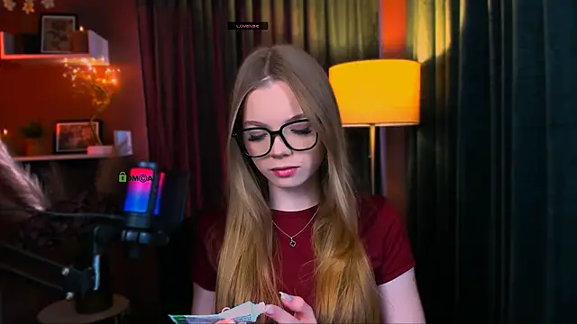 maddy moah online show from April 22, 2026, 4:52 am