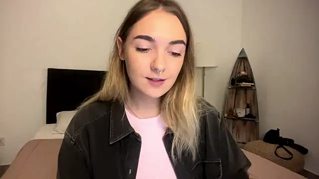 RoxyWet online show from April 19, 2026, 1:23 pm