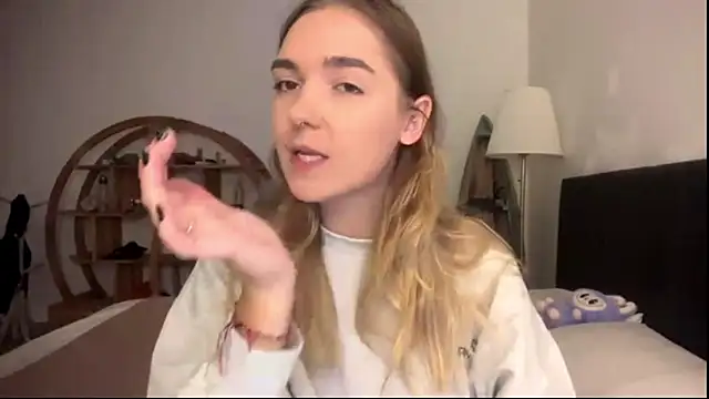 RoxyWet online show from June 15, 2026, 1:22 pm