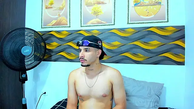 Leon Hotx online show from April 24, 2026, 7:27 pm