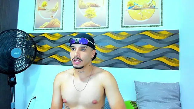 Leon Hotx online show from April 25, 2026, 7:33 pm
