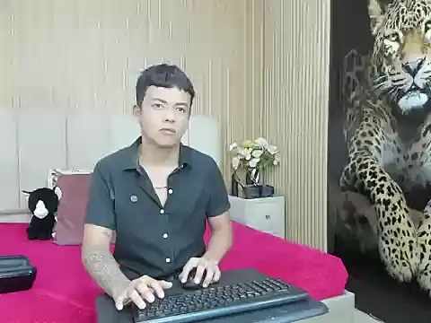 Snapshot of ThiagoGonzalez_ chatting on March 13, 2026, 7:19 pm ThiagoGonzalez online show from March 13, 2026, 7:19 pm