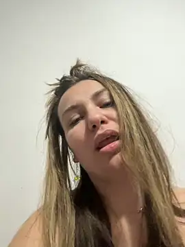 SweetCurvess online show from March 18, 2026, 10:32 pm