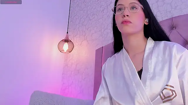 saraa joness  online show from April 16, 2026, 6:52 pm