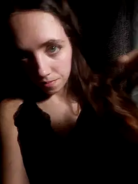 AnnieArtLive online show from March 12, 2026, 11:31 pm