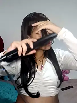 Snapshot of KarolaMendez chatting on June 14, 2026, 1:24 am KarolaMendez online show from June 14, 2026, 1:24 am