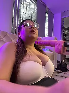 Snapshot of Amelie_Fabulous_ chatting on July 17, 2026, 7:33 pm Amelie Fabulous online show from July 17, 2026, 7:33 pm