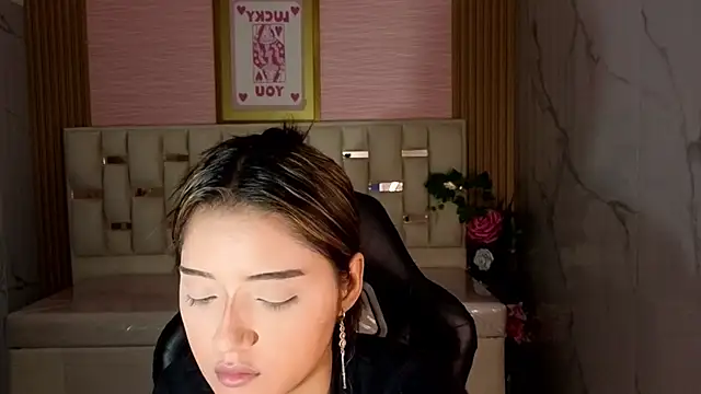 veronicaa s online show from June 18, 2026, 8:03 pm