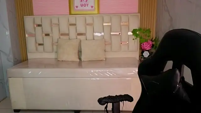 veronicaa s online show from June 24, 2026, 8:06 pm