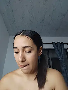 isabellaHill2 online show from May 14, 2026, 5:04 am
