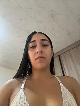 isabellaHill2 online show from June 5, 2026, 4:56 pm
