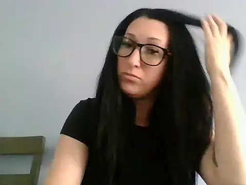 TheVictoriaWolf online show from April 19, 2026, 6:32 pm