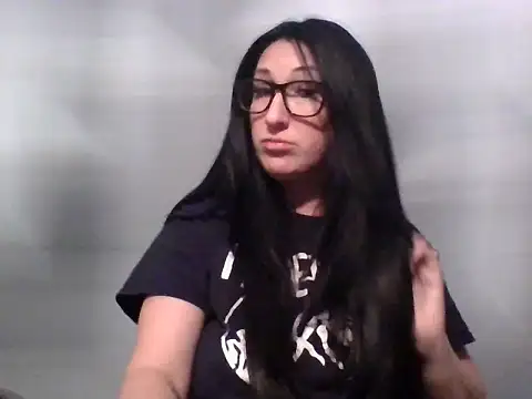 TheVictoriaWolf online show from May 2, 2026, 8:19 am