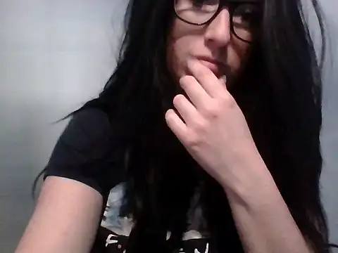 TheVictoriaWolf online show from April 19, 2026, 12:28 pm