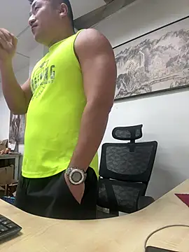 Cunzhangshibage02 online show from May 13, 2026, 2:46 pm
