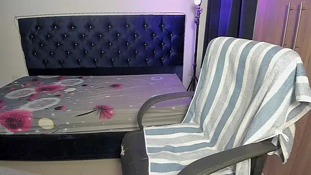 Josy 11 online show from April 24, 2026, 1:29 am