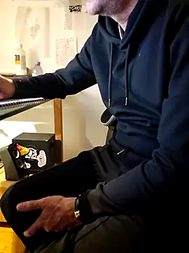 dufatcock online show from April 18, 2026, 1:52 am