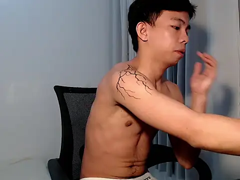 Snapshot of hottasianboy chatting on May 25, 2026, 9:35 pm hottasianboy online show from May 25, 2026, 9:35 pm
