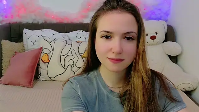 LeenMoonie online show from August 4, 2026, 5:28 pm