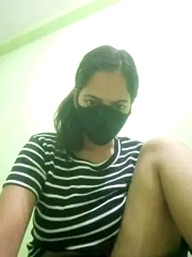 nidhiyadav00 online show from May 4, 2026, 6:55 pm