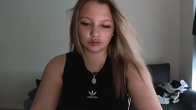 bettyloveu online show from July 28, 2026, 3:21 pm