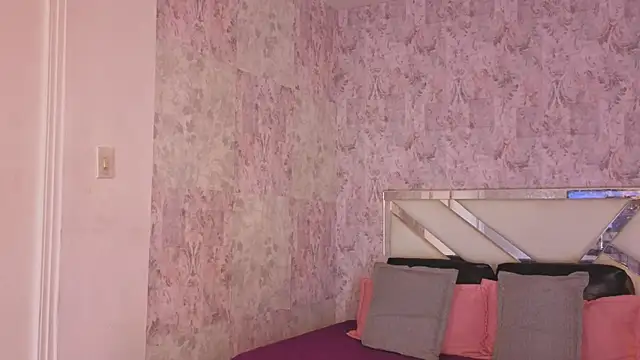 april summer  online show from April 29, 2026, 7:53 pm