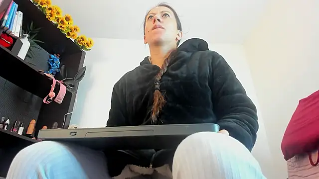 Snapshot of ItsAmara chatting on March 25, 2026, 1:32 pm ItsAmara online show from March 25, 2026, 1:32 pm