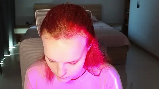 mollybossy online show from March 26, 2026, 6:44 am