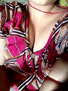 tina2005 online show from March 23, 2026, 2:33 am