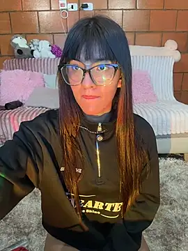 xayah cute online show from May 4, 2026, 4:27 am
