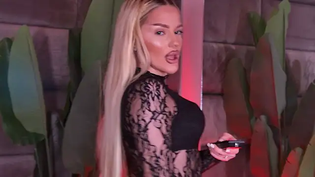 NadineBonita online show from April 3, 2026, 3:57 am