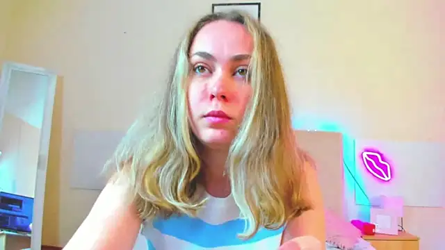 MelanieCuty online show from May 5, 2026, 5:21 am