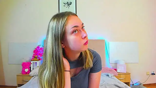 MelanieCuty online show from June 5, 2026, 5:34 am