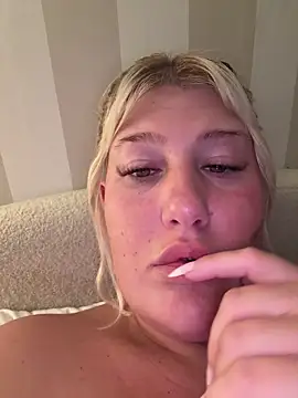 Lexi Laura online show from April 14, 2026, 9:42 pm