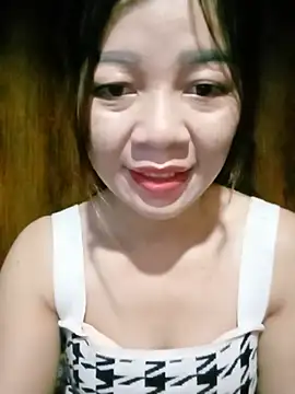 Yiyi102300 online show from May 29, 2026, 9:54 pm