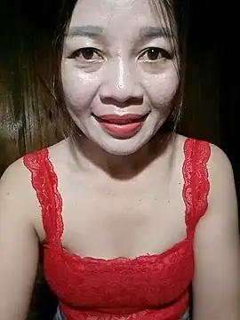Yiyi102300 online show from May 13, 2026, 1:40 pm