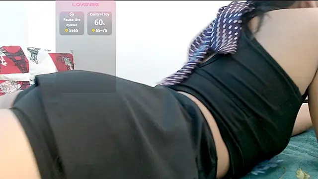 hotlatinaluna23 online show from May 22, 2026, 2:37 pm