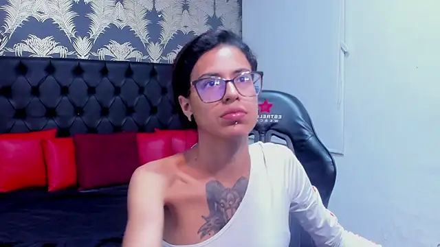 Emily Lopera online show from May 1, 2026, 3:17 pm