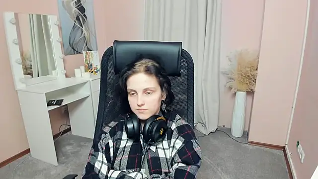 ChauRoberds online show from March 14, 2026, 12:00 pm