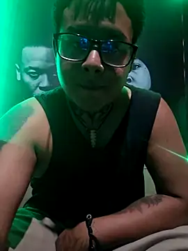 Snapshot of renzohottt chatting on March 13, 2026, 6:35 pm renzohottt online show from March 13, 2026, 6:35 pm