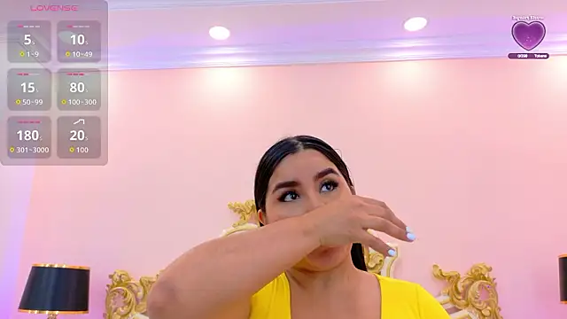 Snapshot of LaraBells chatting on March 15, 2026, 12:01 pm LaraBells online show from March 15, 2026, 12:01 pm