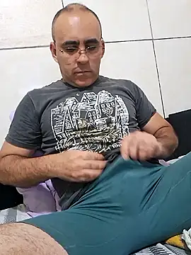 Eduardo4f online show from March 13, 2026, 10:59 pm