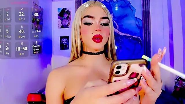 Snapshot of blonde_queen- chatting on June 11, 2026, 12:32 am blonde queen- online show from June 11, 2026, 12:32 am