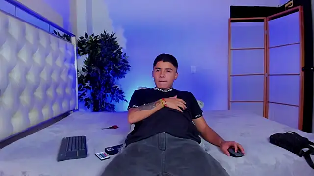 Liam Dustin online show from August 1, 2026, 8:51 pm