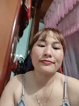 Snapshot of Lucxy-ki6 chatting on June 15, 2026, 9:42 am Lucxy-ki6 online show from June 15, 2026, 9:42 am