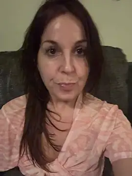 petitehotwife4u online show from April 12, 2026, 10:02 pm