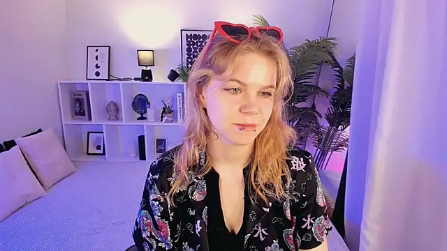 ElizabethVane online show from May 7, 2026, 5:22 am