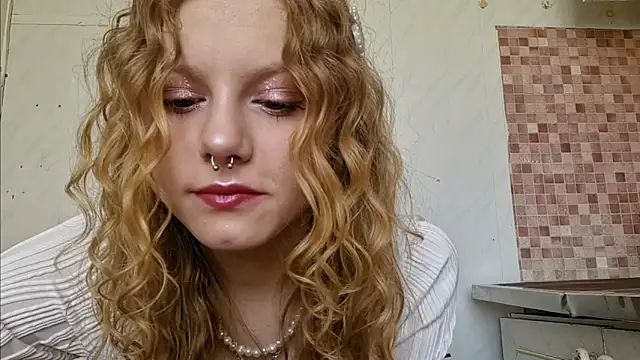 Kira Wonderfullina online show from March 17, 2026, 3:31 am