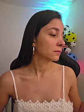 miaeyex online show from June 25, 2026, 12:10 pm