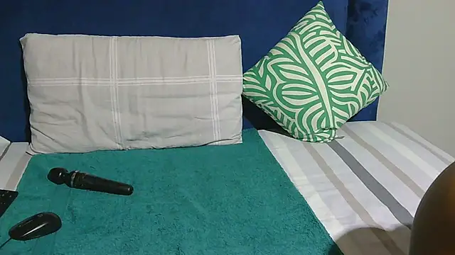 Melitaxx online show from July 10, 2026, 4:12 am